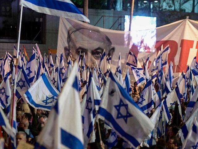 Тысячи израильтян протестуют против Биньямина Нетаньяху