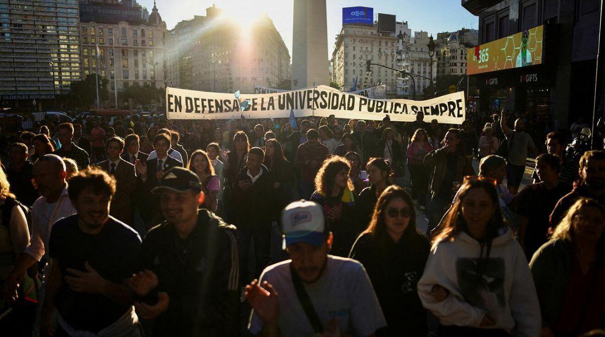 В Буэнос-Айресе на акцию протеста вышли около 800 тысяч человек