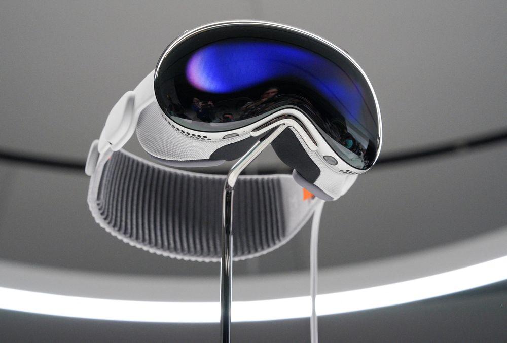 Apple представила гарнитуру смешанной реальности Vision Pro